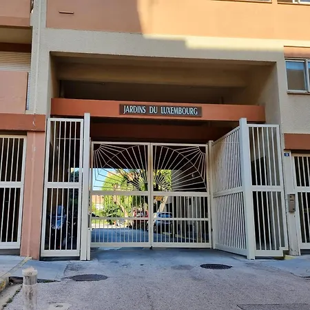 Le Repaire Des Palmiers - T2 En Centre-ville Avec Parking Et Piscine דירה
